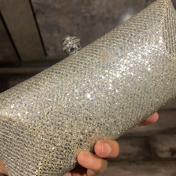 Shimmery silver Designer clutch - Picture 6 of 7